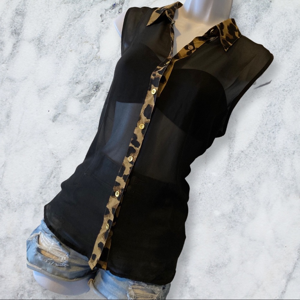 Edge Sheer Button Down Tank, Size Medium, Black.